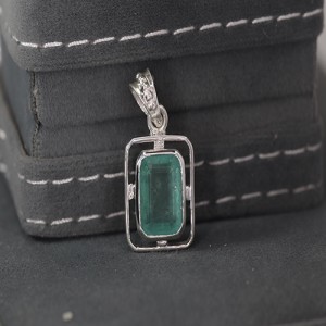 Natural Emerald With Silver Pendent